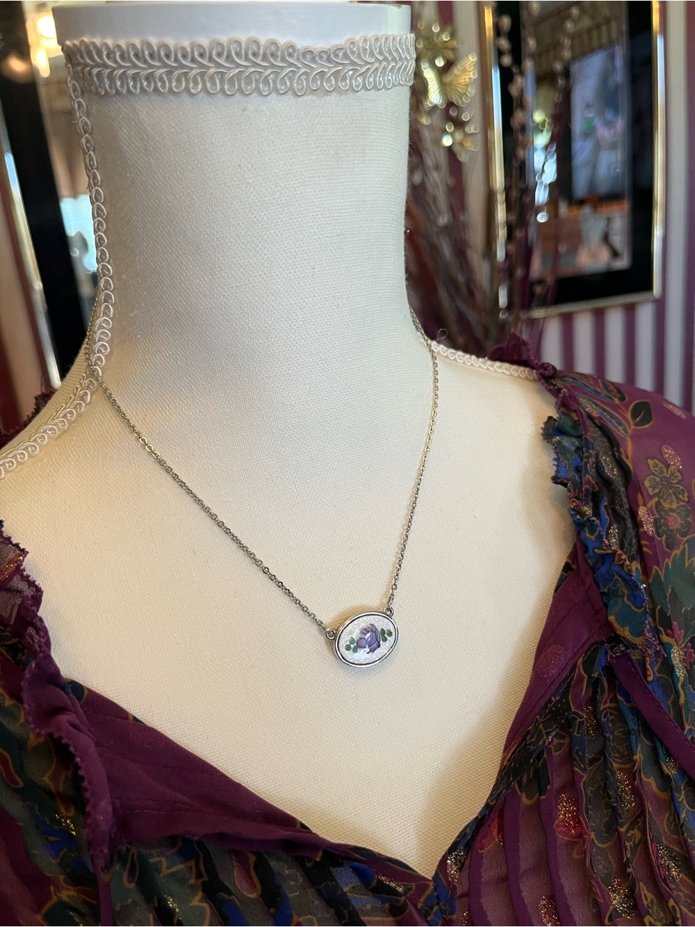 Vintage 1978 Enamel “Melissa” Sarah Coventry Pendant Necklace oval purple flower